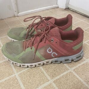 Ombré OnCloud tennis shoes